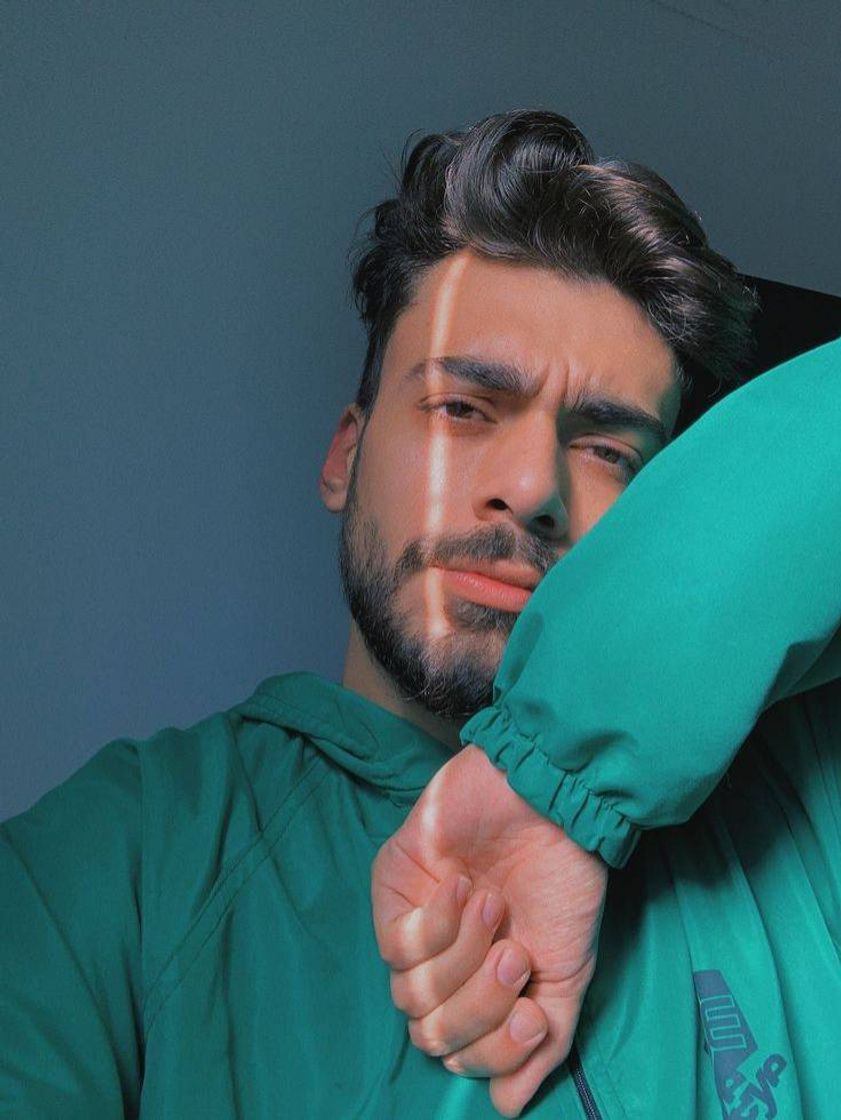 Social Pose Masculina Selfie