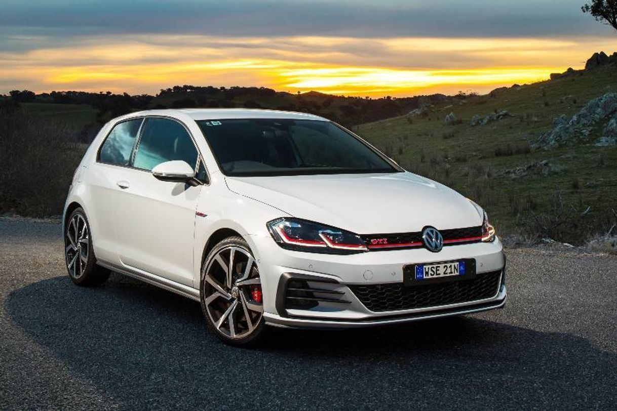 Social Volkswagen Golf GTI