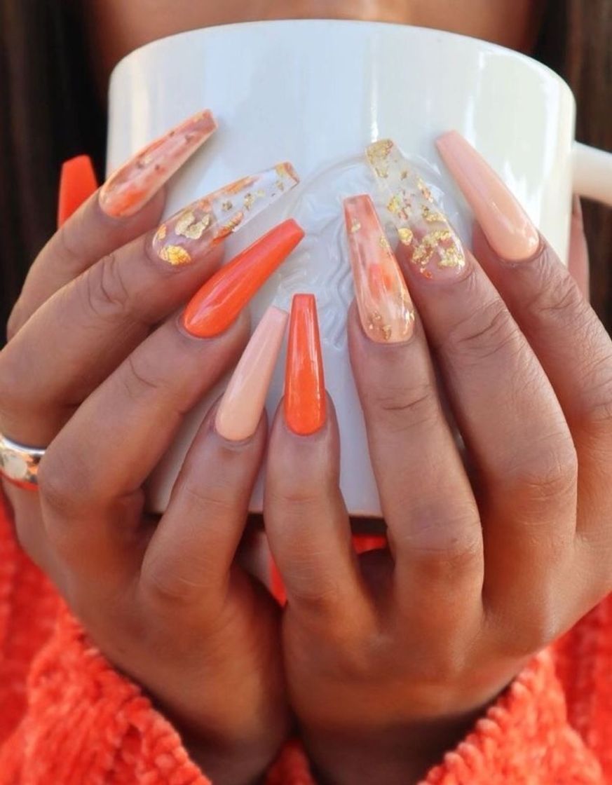 Moda orange nails 