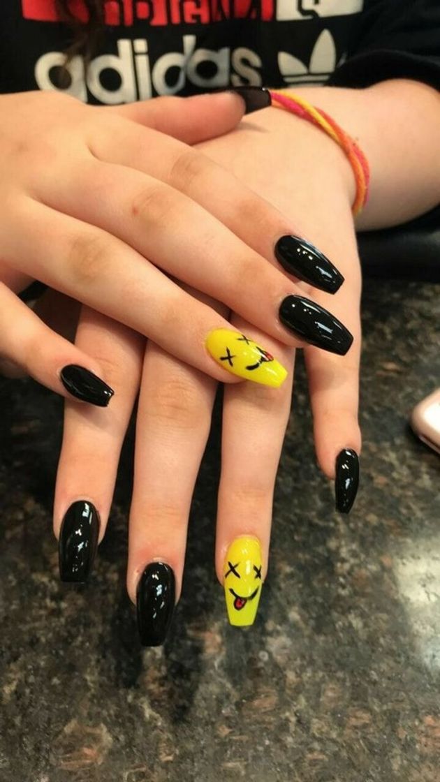 Moda Unhas preto e amarelo, diferente e hype