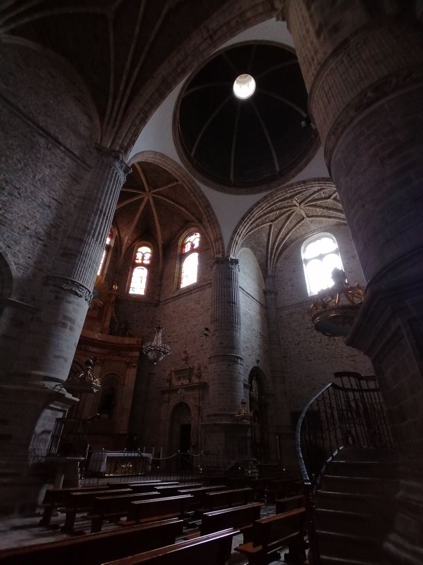 Place Colegiata de Santa María de Cluni