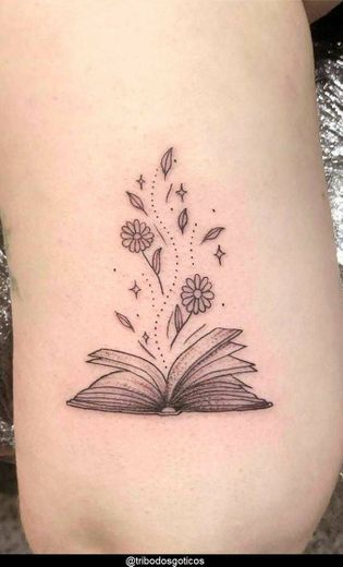 Tatuagem de livro