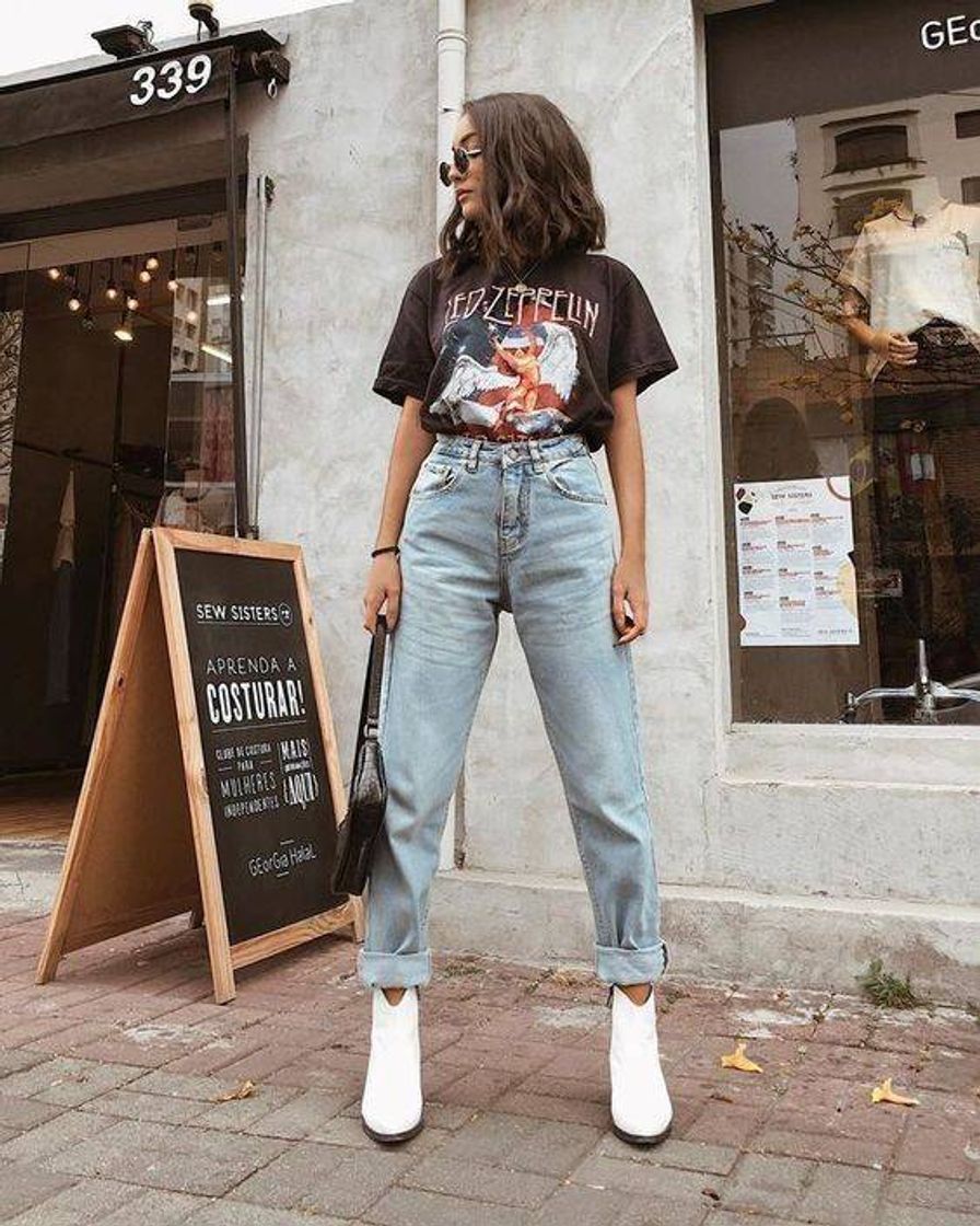 Social mom jeans 