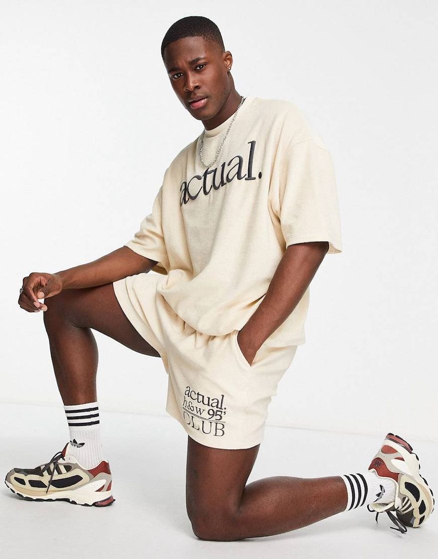 Conjunto color crema con logo "Health and wellbeing club" de tejido rizado de ASOS Actual