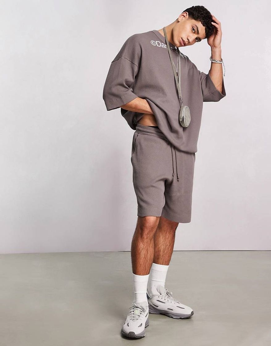 Conjunto gris carbón extragrande con logo bordado de punto de arroz de ASOS Dark Future
