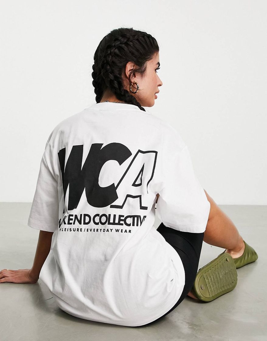 Camiseta blanca extragrande con logo grande en la espalda de ASOS Weekend Collective