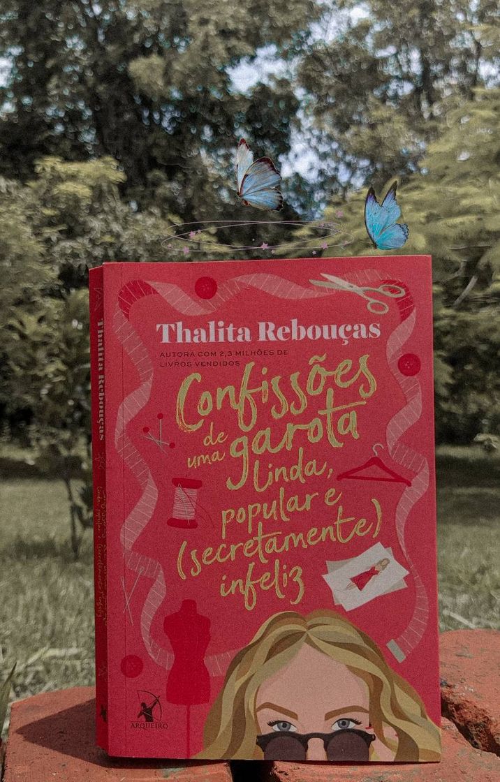 Book Confissões de uma garota linda, popular e (secretamente) i..