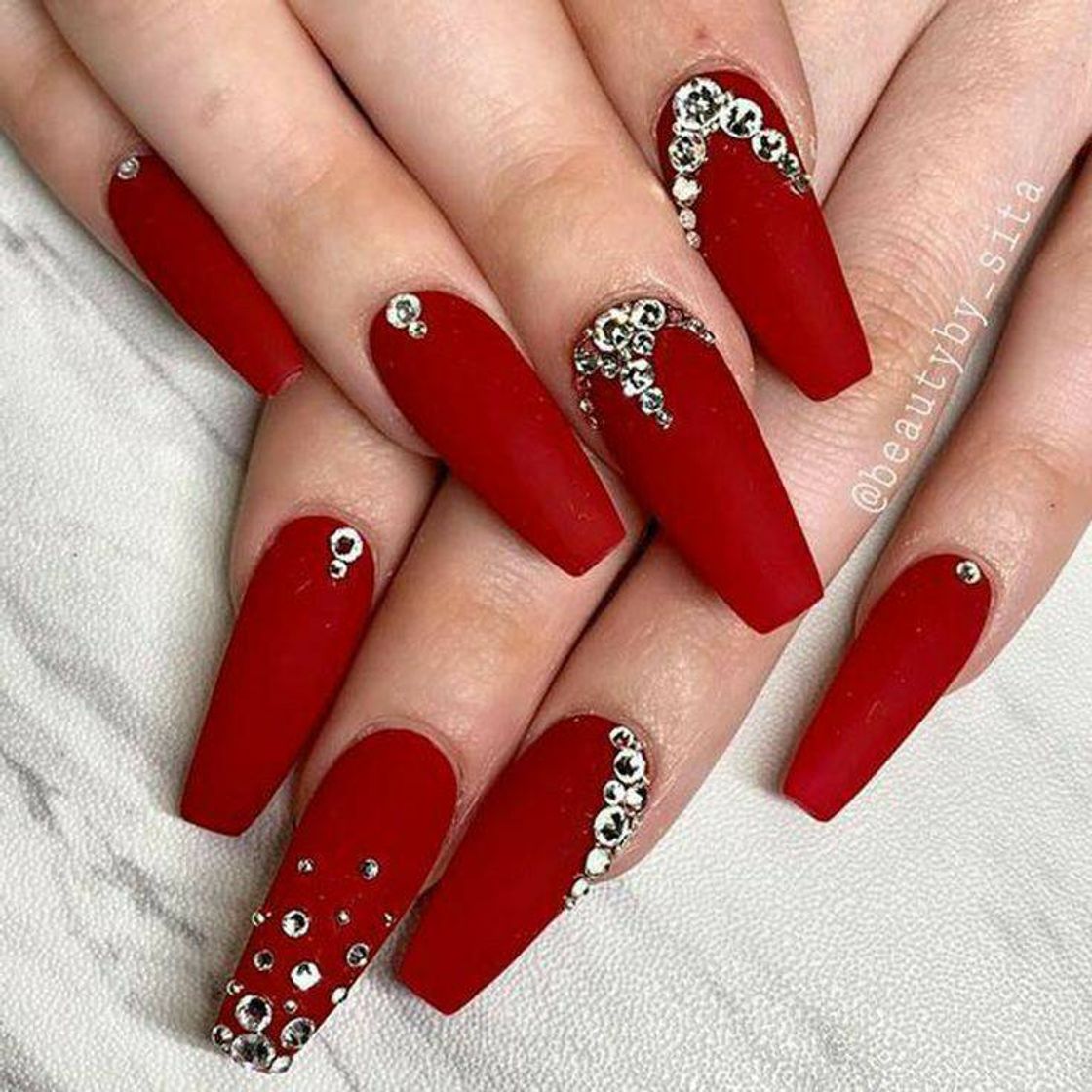 Moda Unhas vermelhas decoradas 