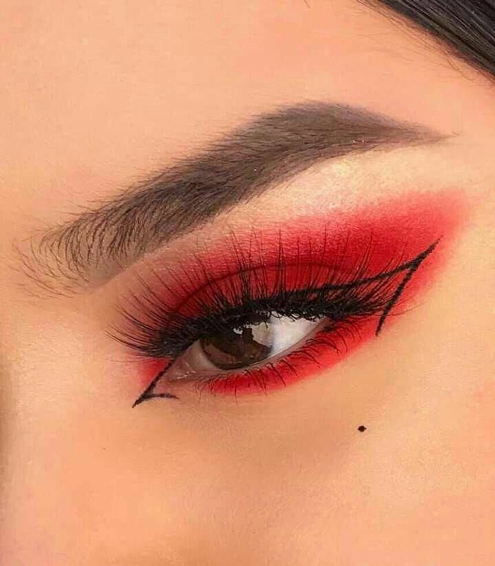Social Red eyeliner