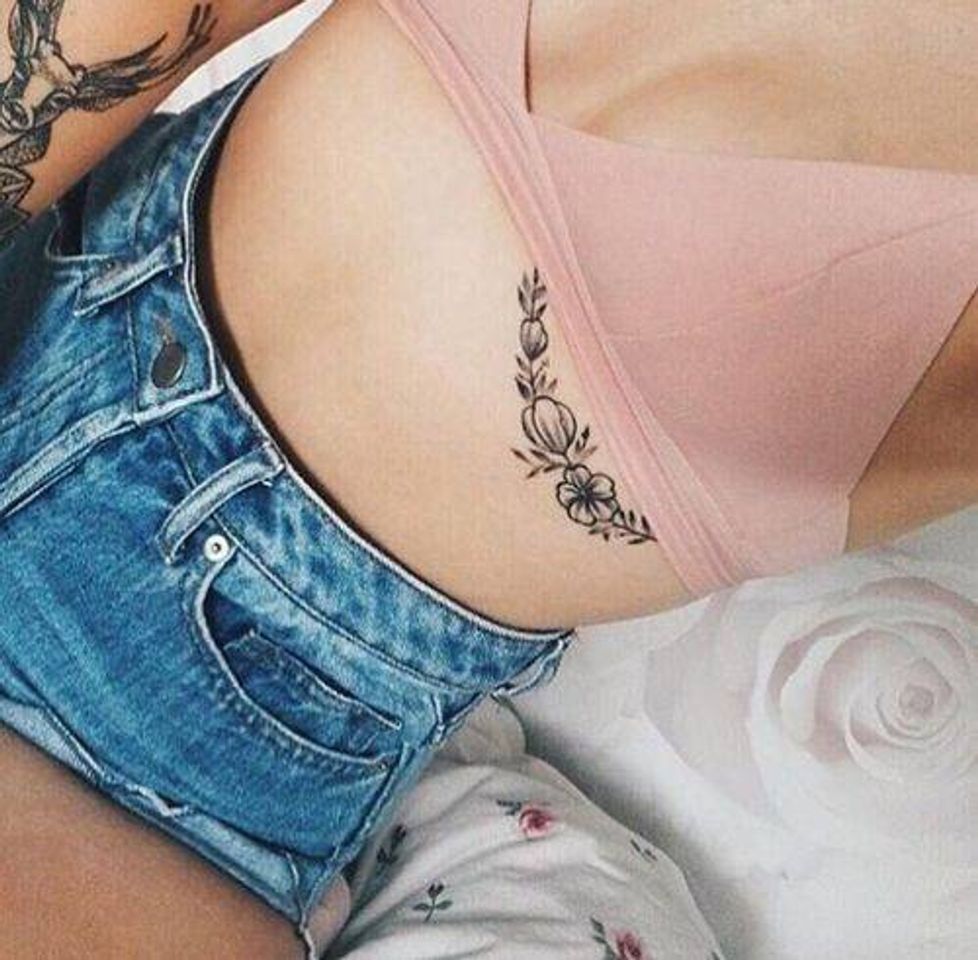 Moda TATUAGEM NA COSTELA