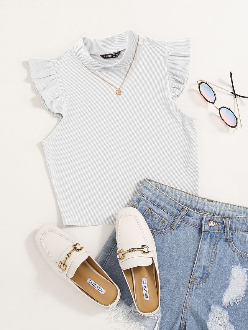 Top blanco con fruncido en mangas