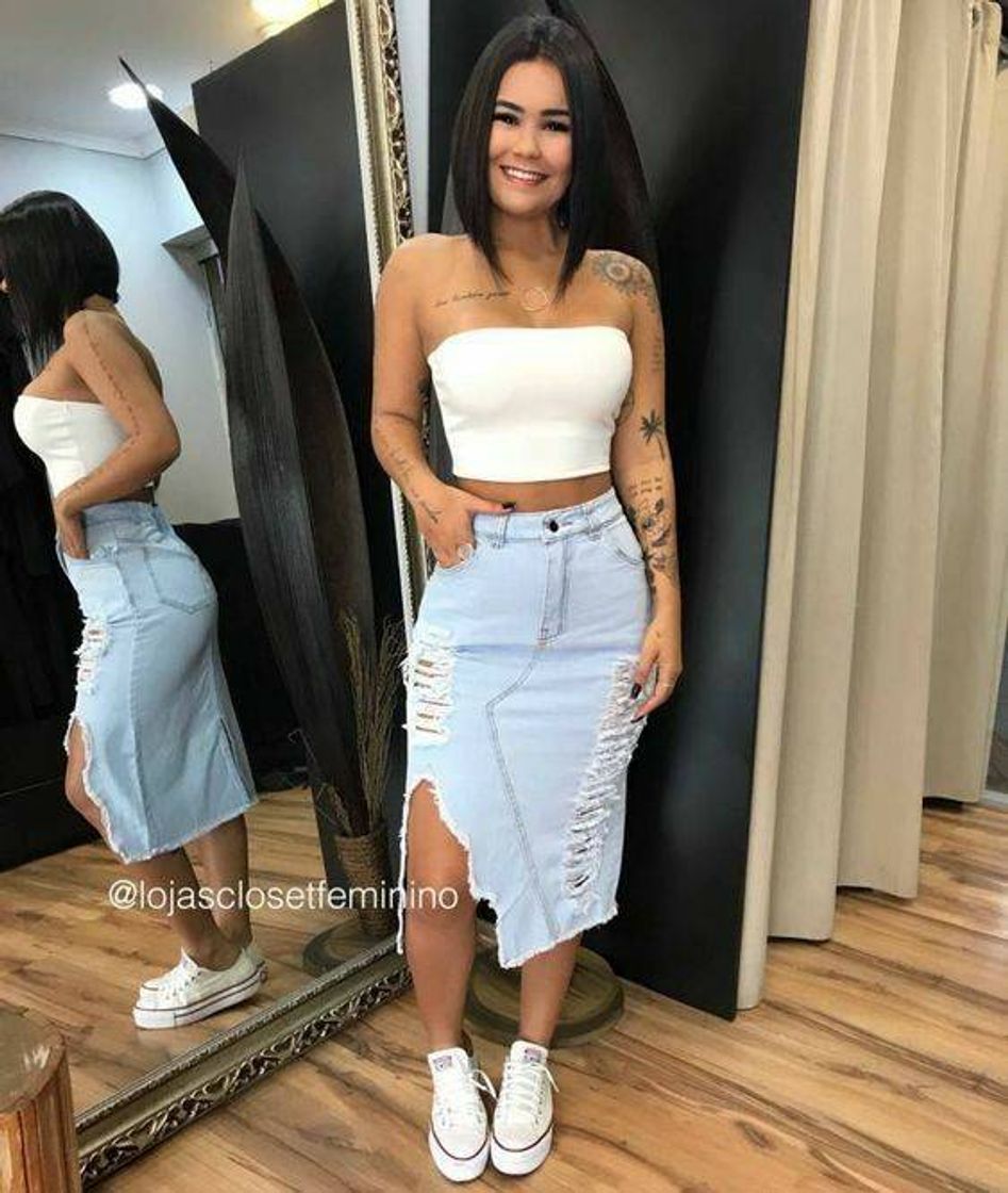 Moda Look saia jeans com tênis