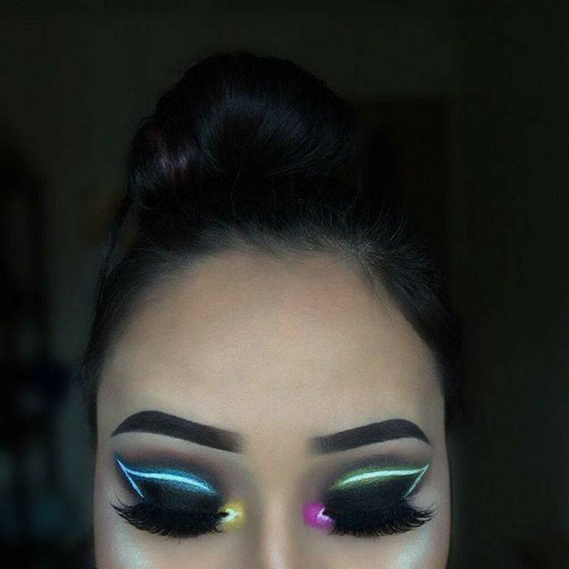 Social Makeup neon