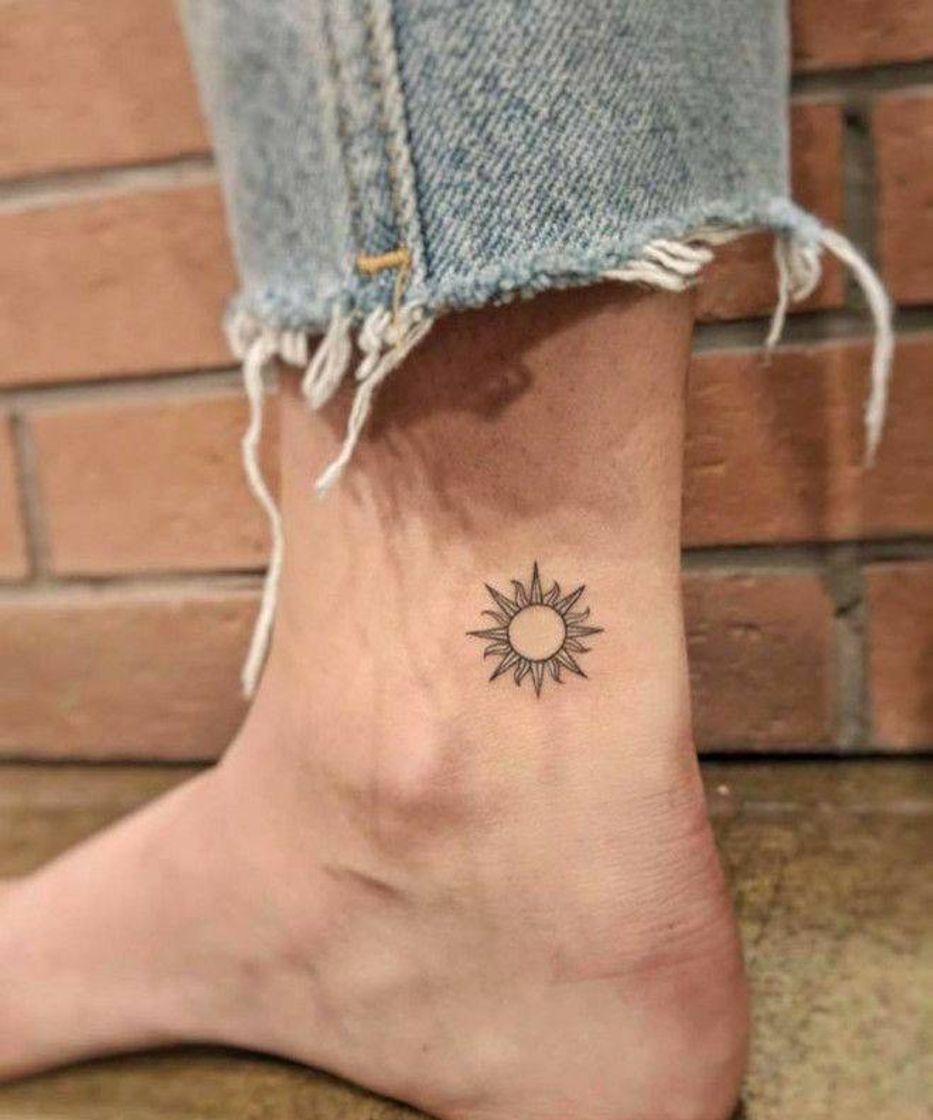 Moda minimalist tattoos