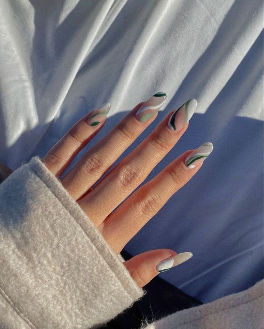 Moda nails aesthetic 