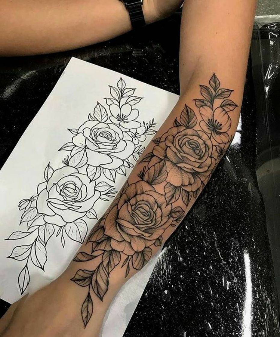 Fashion Tattoo de rosas no antebraço 🌹