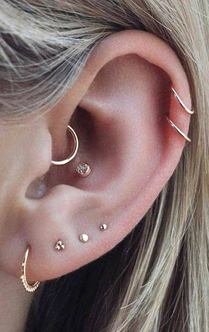 Moda Delicate ear piercing