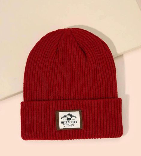 Gorro rojo con frase 