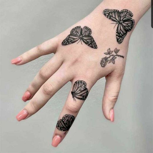 Tatuagem feminina