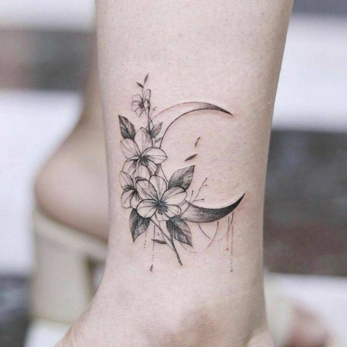 Moda Tatto da lua com flores