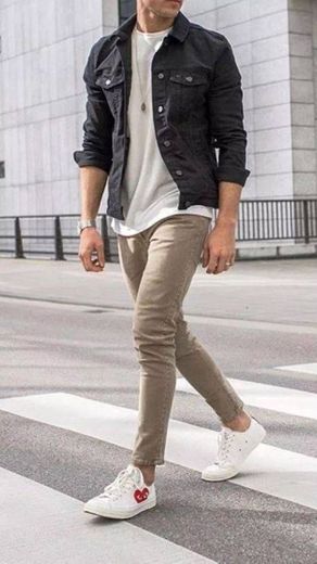 Jaqueta jeans e calça sarja