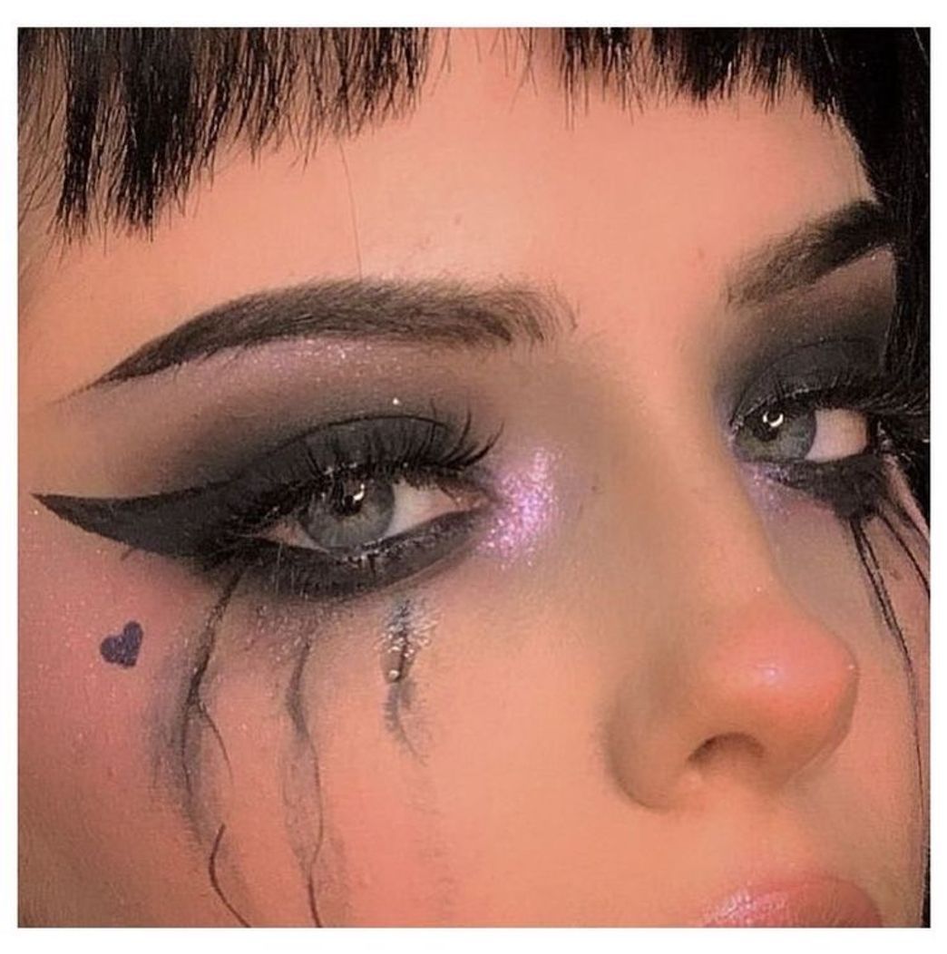 Moda Edgy makeup grunge dark