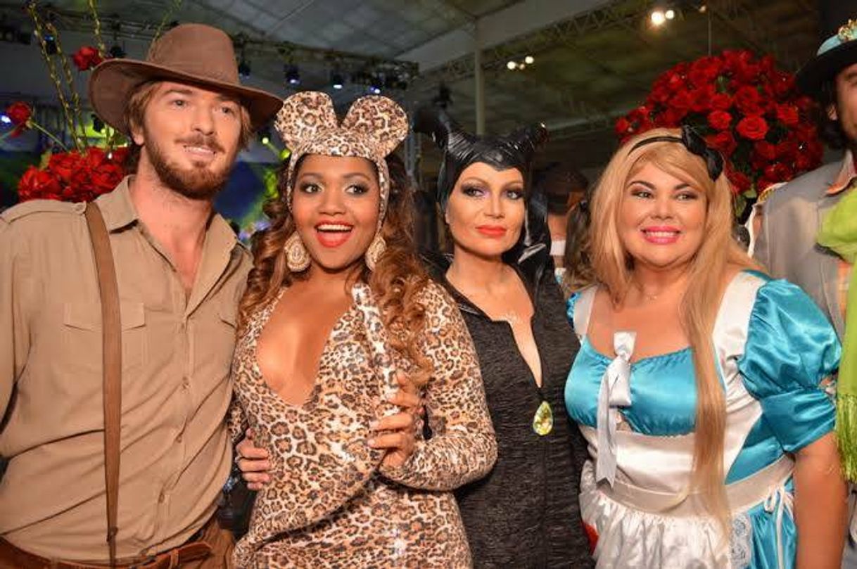 Fashion Famosos investem em fantasia para festa de 40 ans