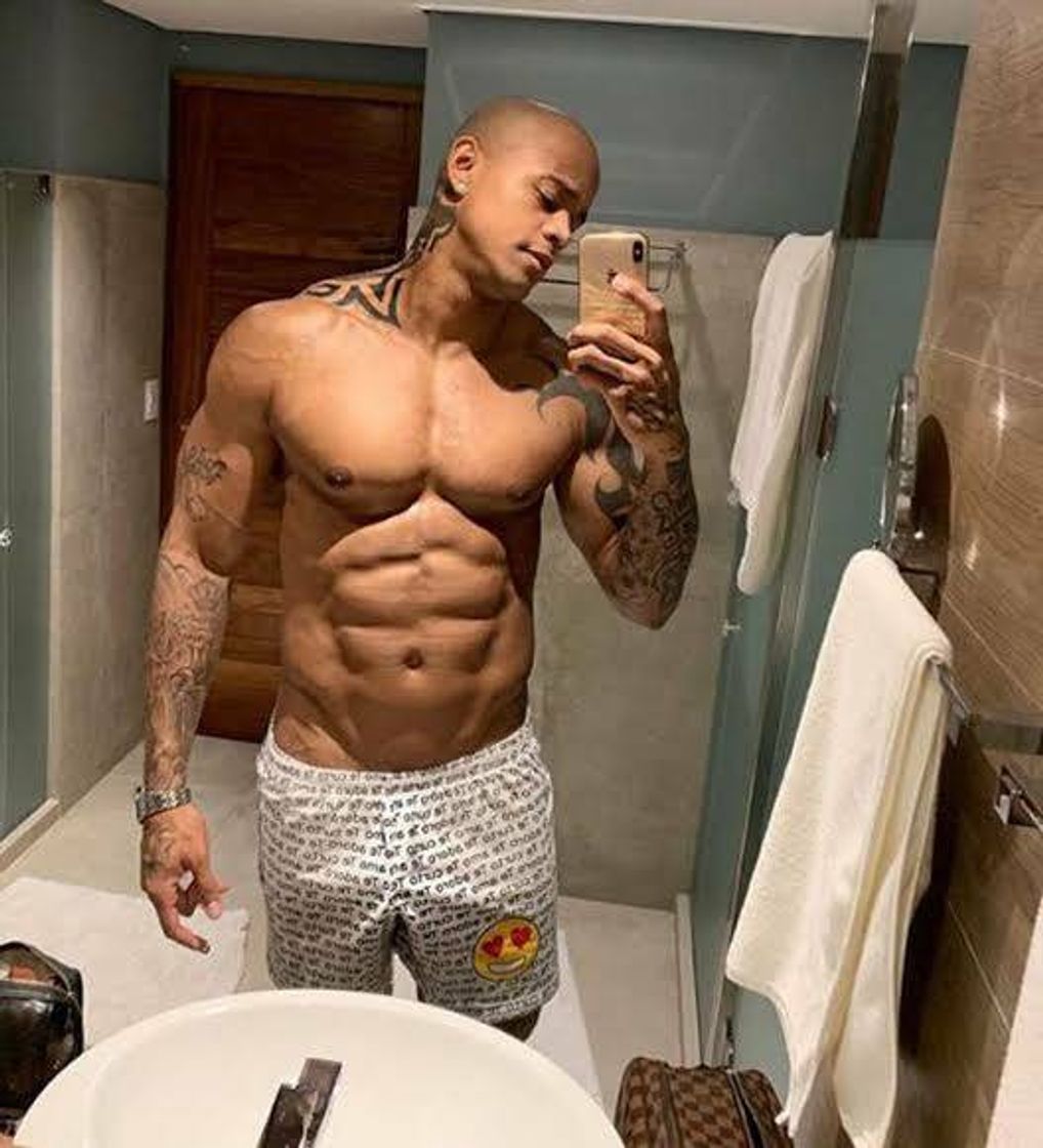 Moda Após foto de cueca, Léo Santana revela ciumes de lorena