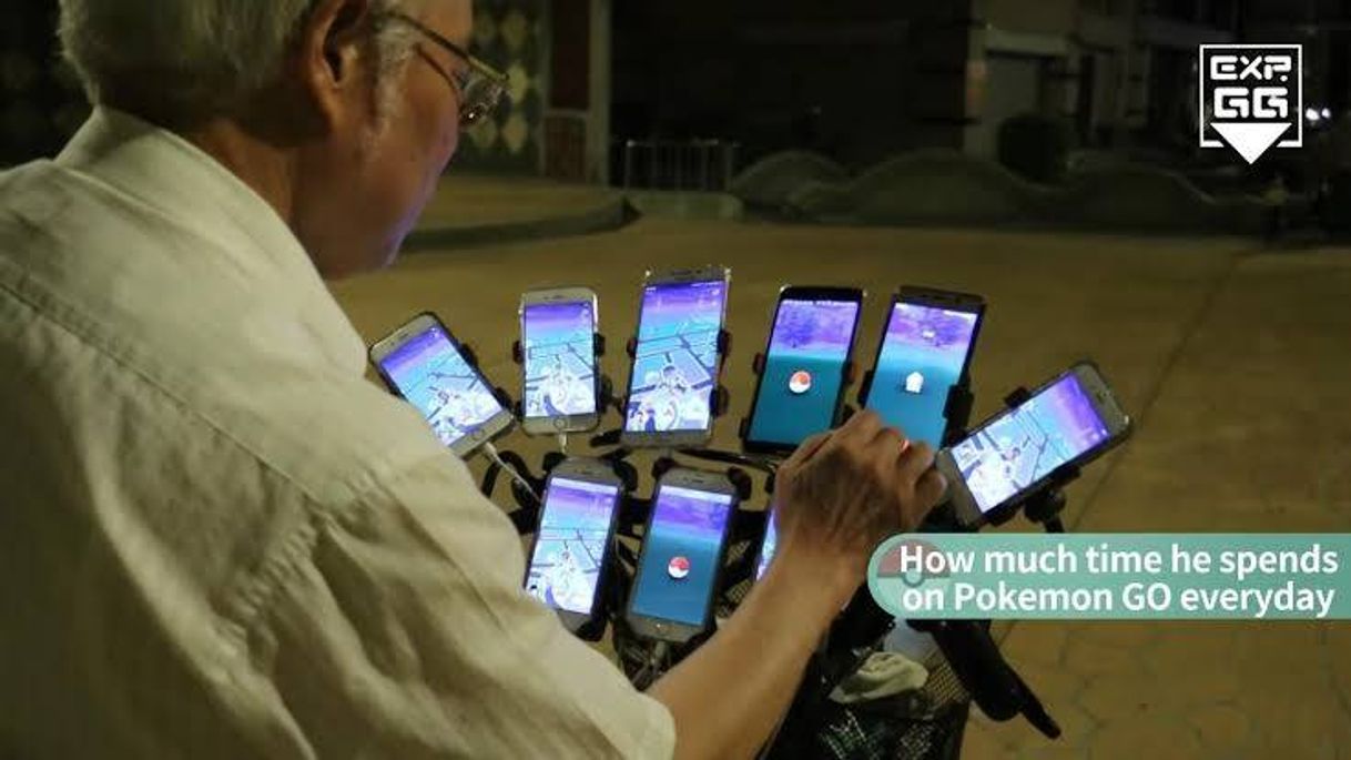 Moda Uol
Vovô taiwanês usa 11 celulares para jogar "Pokémon Go" -