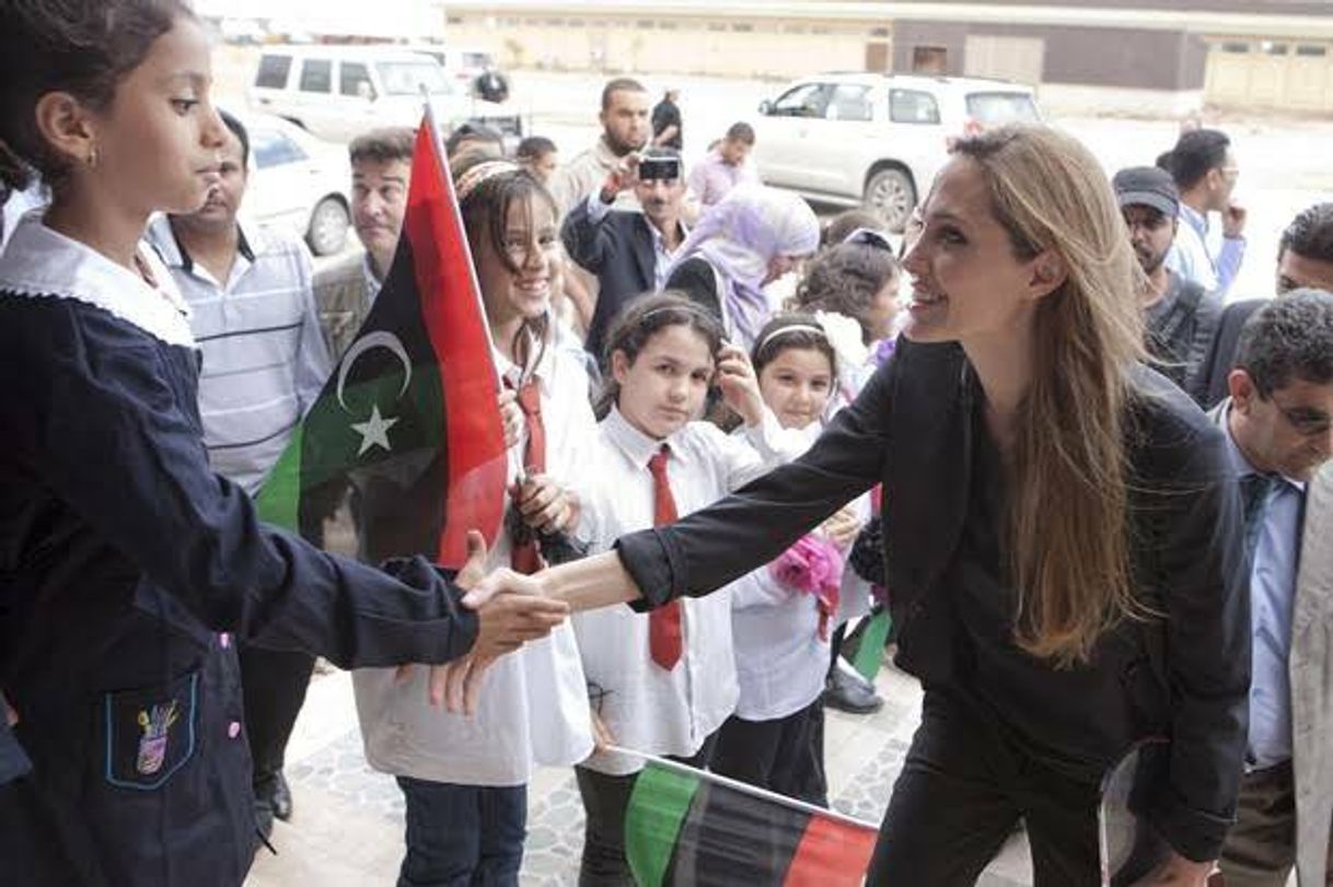 Fashion Ego - Globo
EGO - Angelina Jolie visita refugiados em hospit