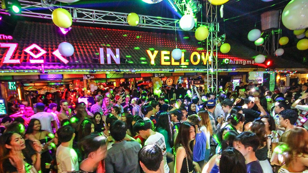 Place Zoe in Yellow Bar & Night Club