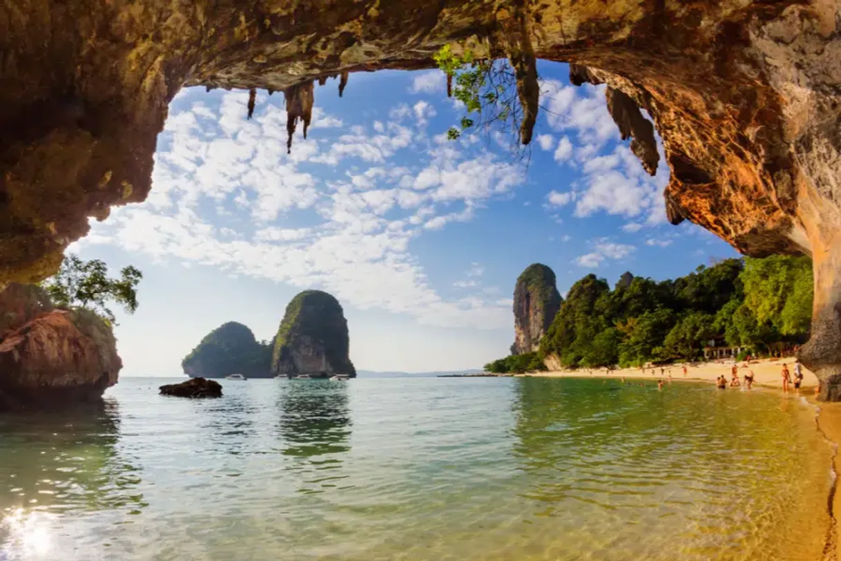 Place Phra nang Cave Beach