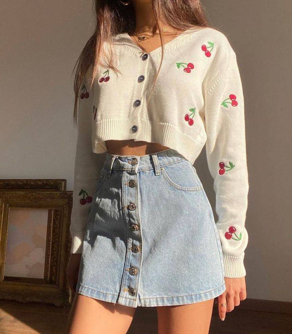 Moda Look saia e blusa de botões 🍒