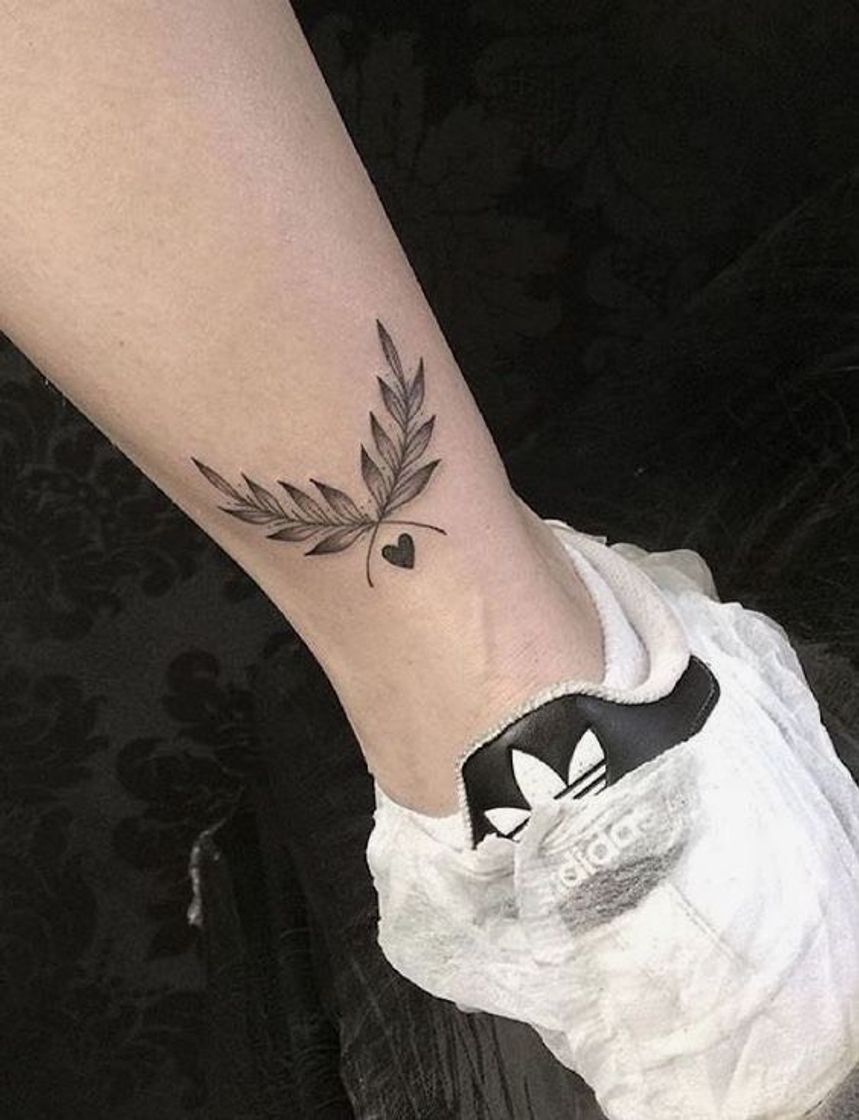 Fashion Tatuagem na perna 