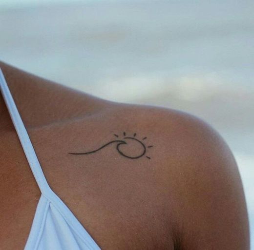 tatuagem de mar/sol