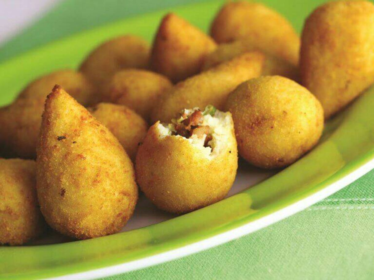 Fashion Coxinha de calabresa com massa de arroz |