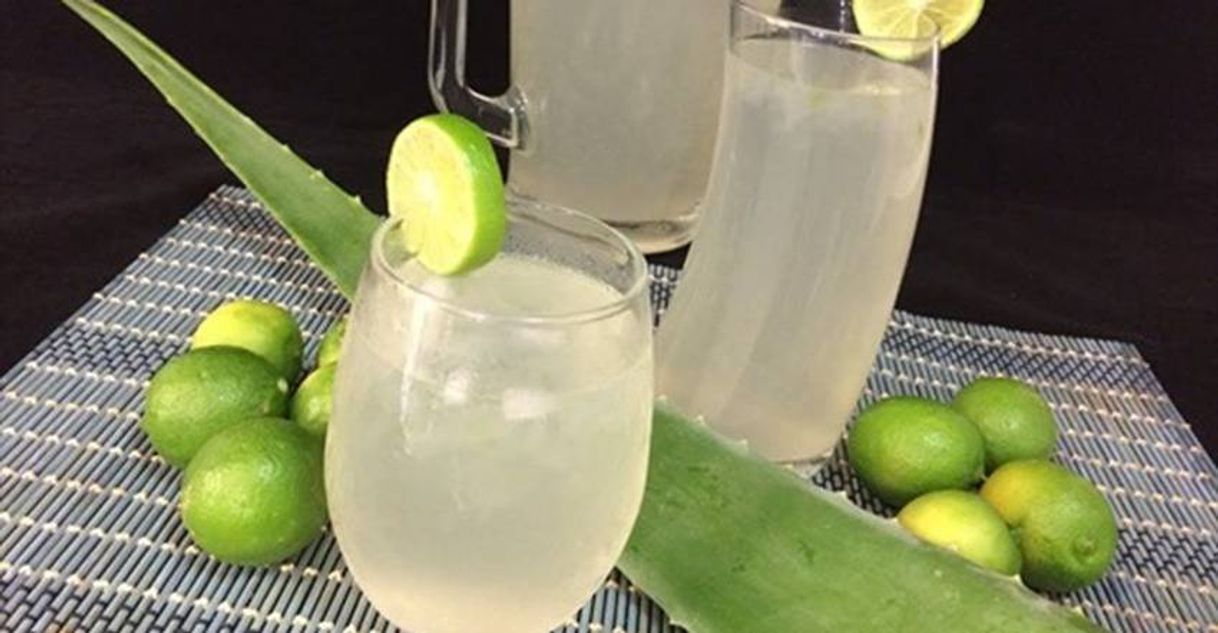 Moda Usa el Agua de sábila y limón de esta forma para desintoxica