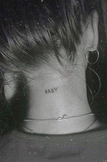 Tatuagem no pescoço