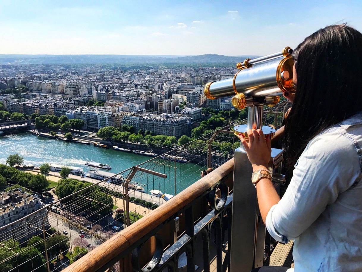 Place Eiffel Tower