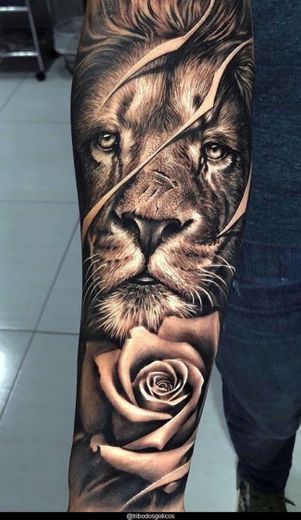 Tatuagem linda de um leão 🦁 quem aí gosta de animais?