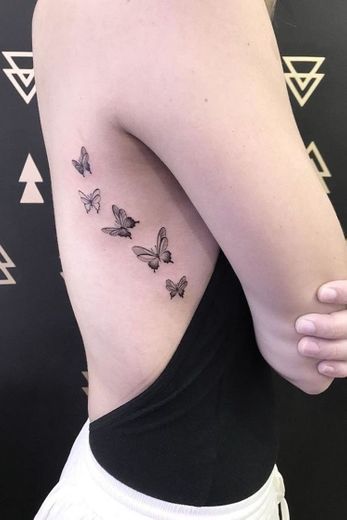 Tatuagem feminina linda de borboletas você faria essa tatto 