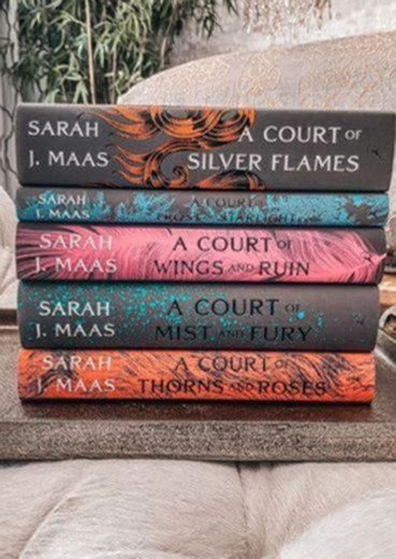 Sarah J. Maas