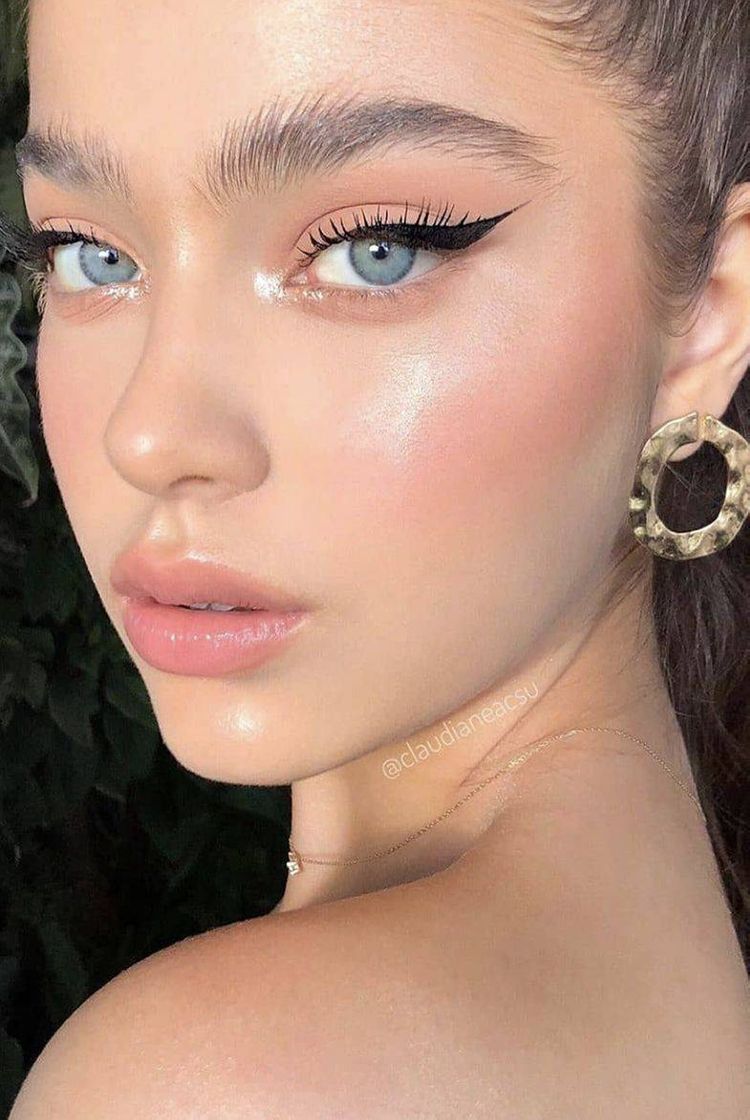 Social Natural makeup 