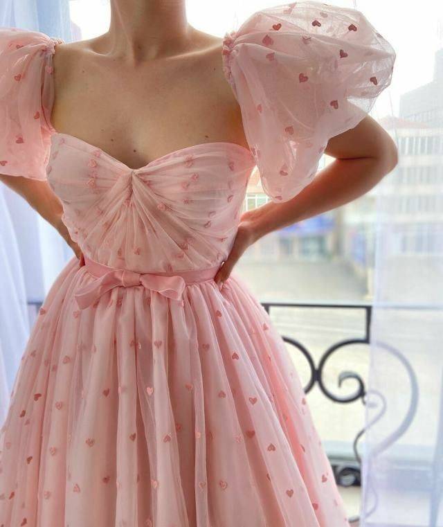 Moda Vestido rosa estilo romántico 