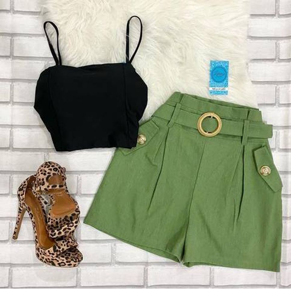 Moda Conjunto croped e short.