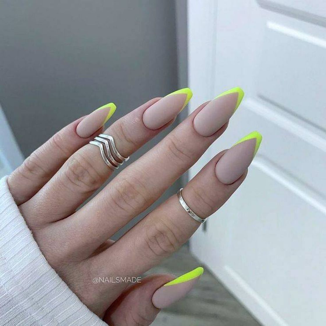 Moda Green nails