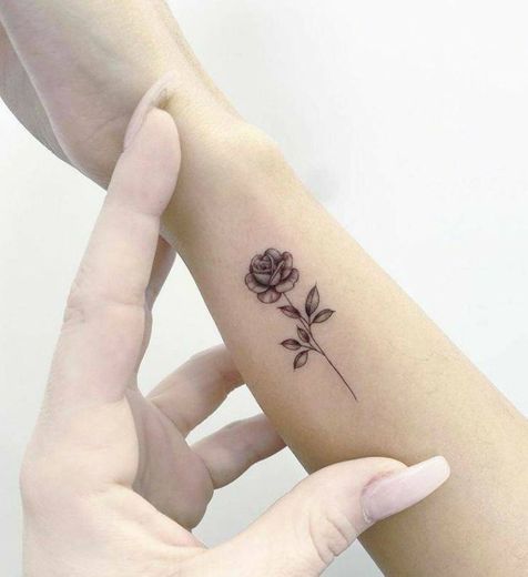 Tatuagem flor delicada 