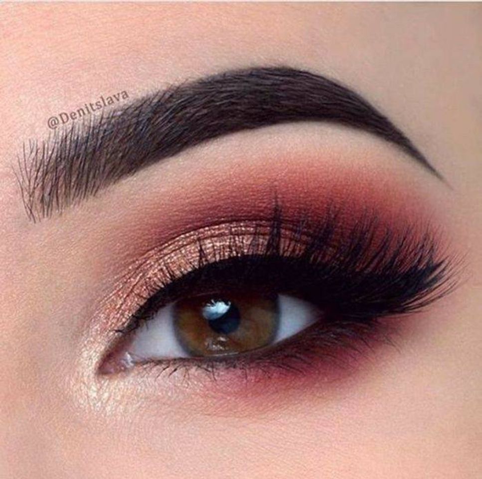 Social Olho com tons de roxo e rosa 