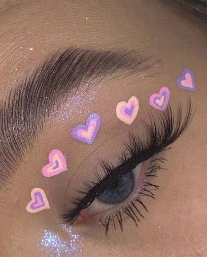 Little hearts eye makeup