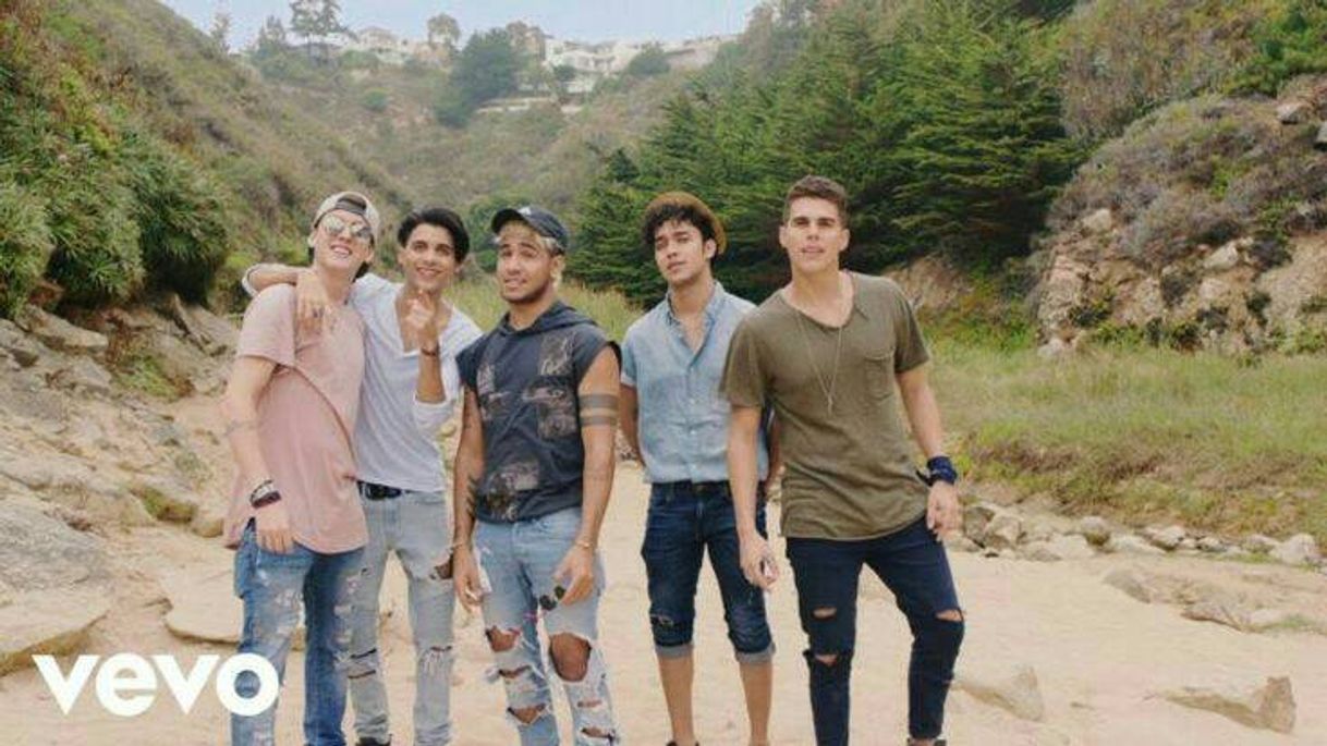 Moda CNCO - Bonita (Official Video) - YouTube